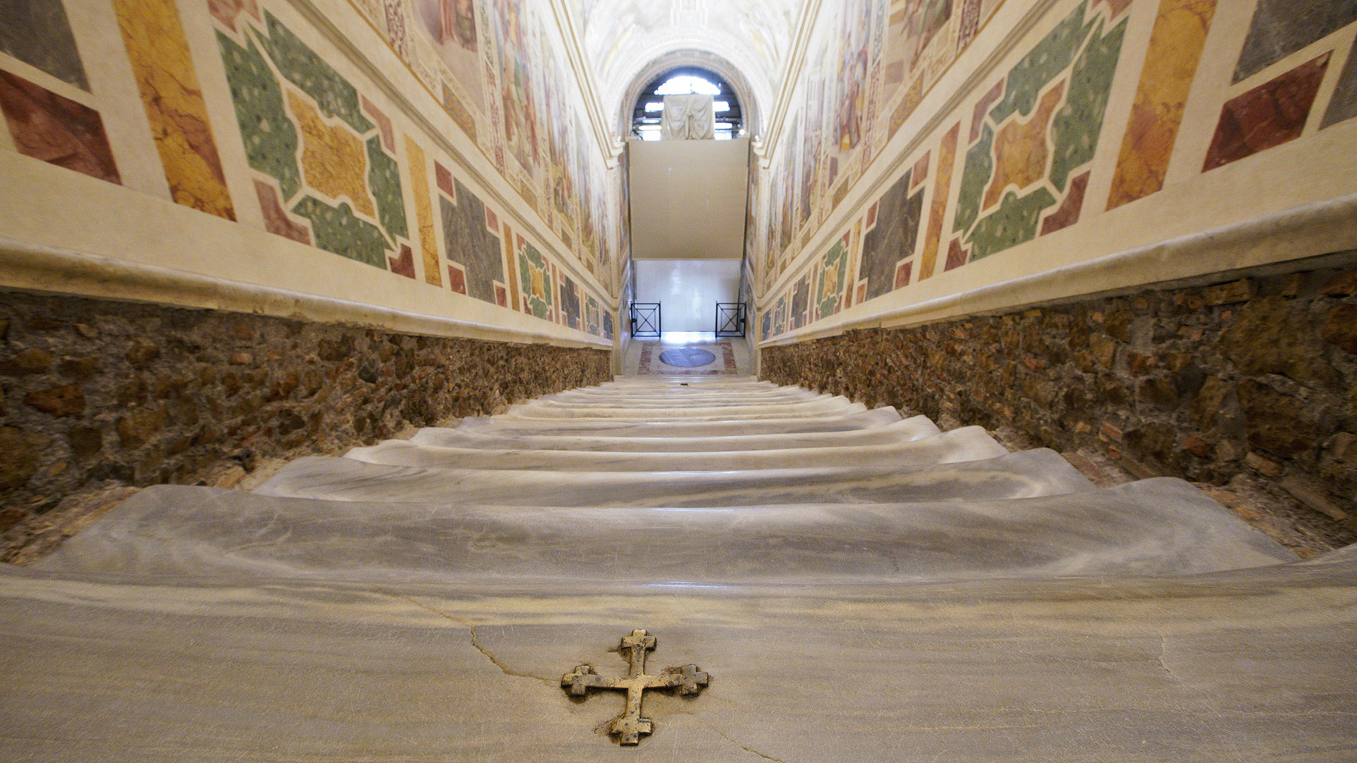Lee más sobre el artículo Reliquias Cristianas, la escalera por la que caminó Jesús